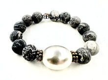 Load image into Gallery viewer, pearly girl (bracelet)
