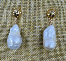 Load image into Gallery viewer, Baroque Pearl earrings
