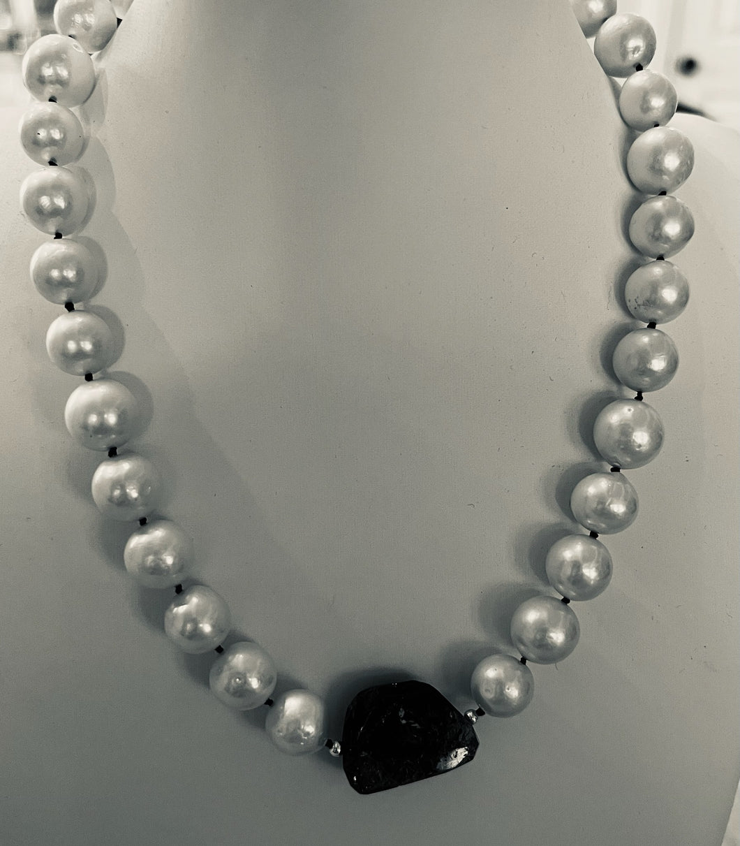 Pearls knotted in black