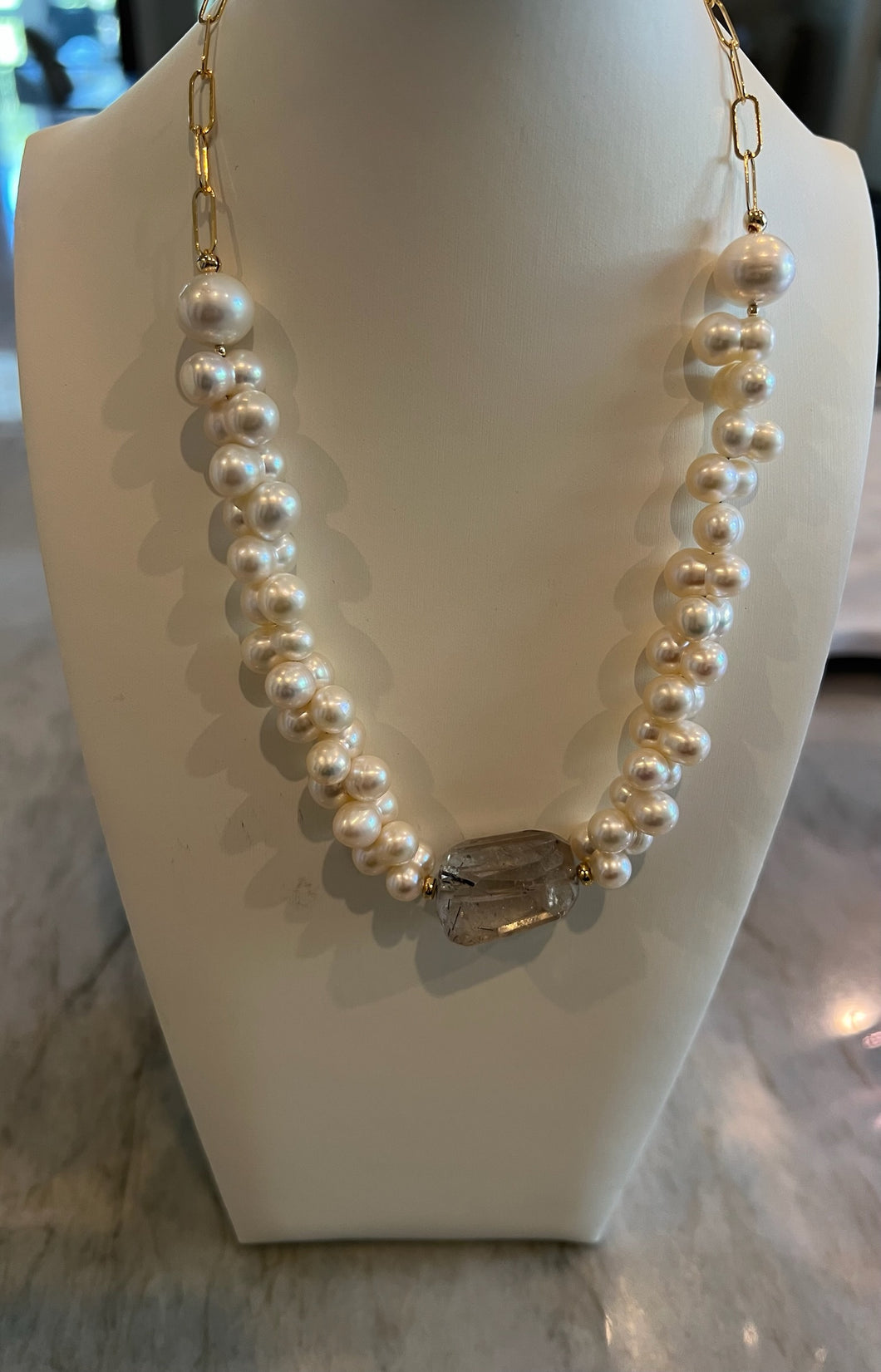 Clusters of pearls necklace