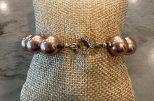 Load image into Gallery viewer, Swarovski Pearl bracelet in taupe
