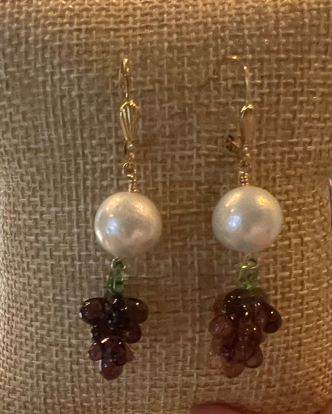 Grapes and pearls earrings