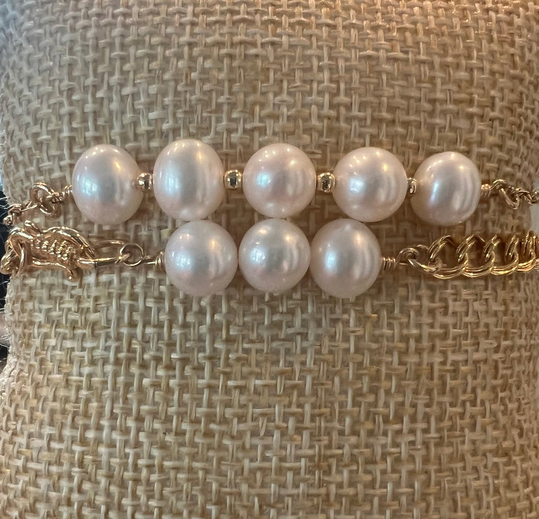 Pearl bracelets with delicate gold chains