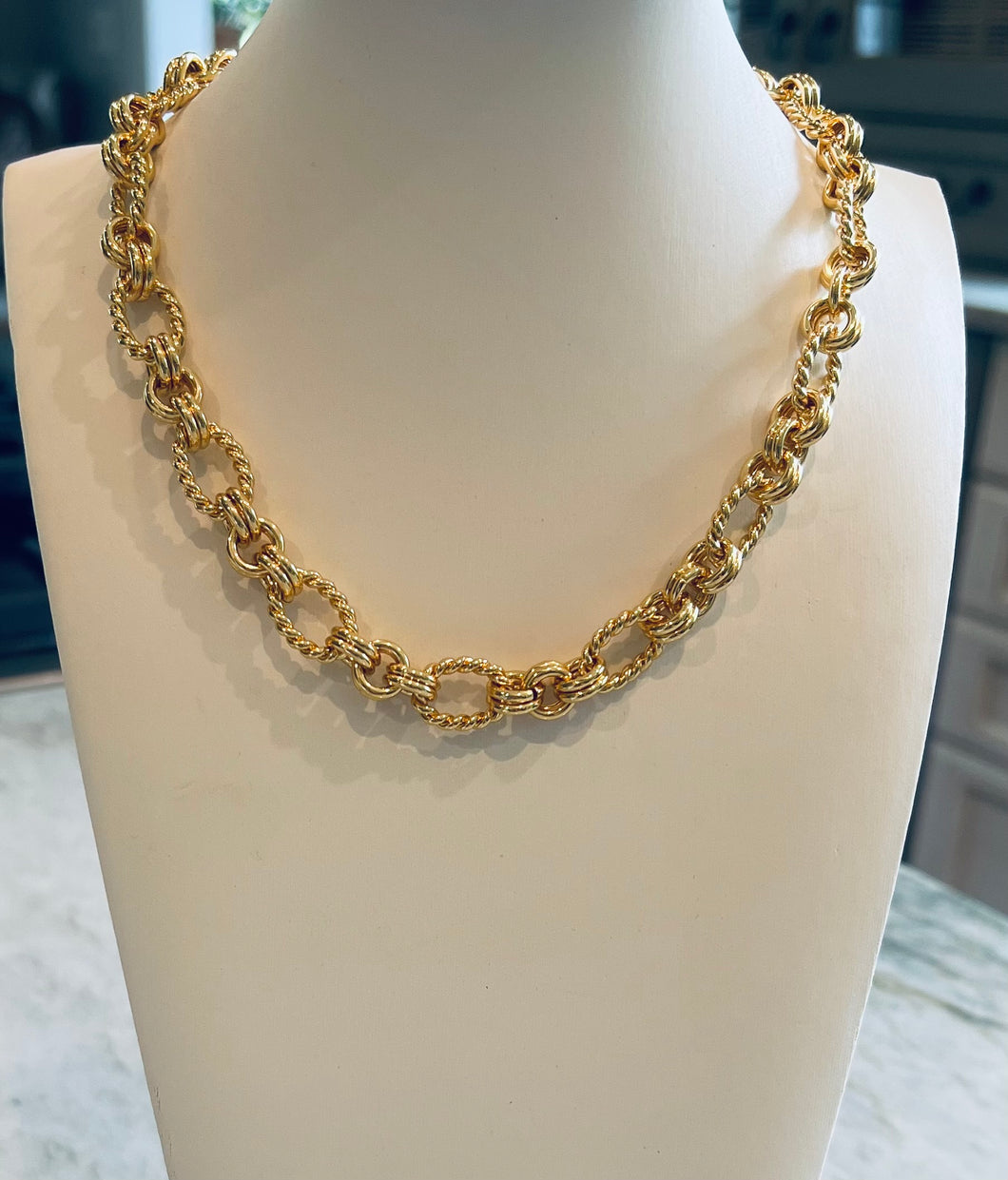 Curves necklace