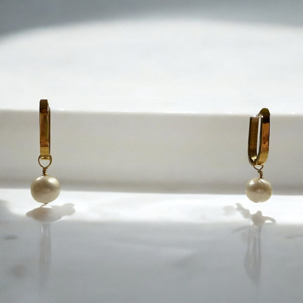 Oval and pearl earrings